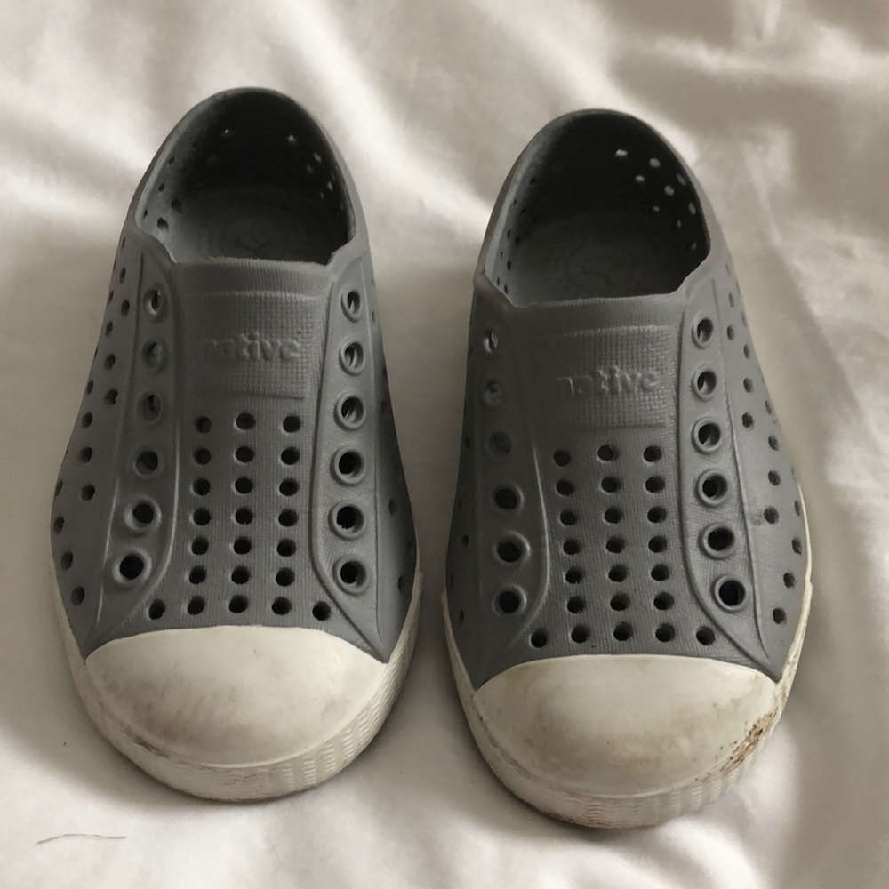 Natives grey size 6